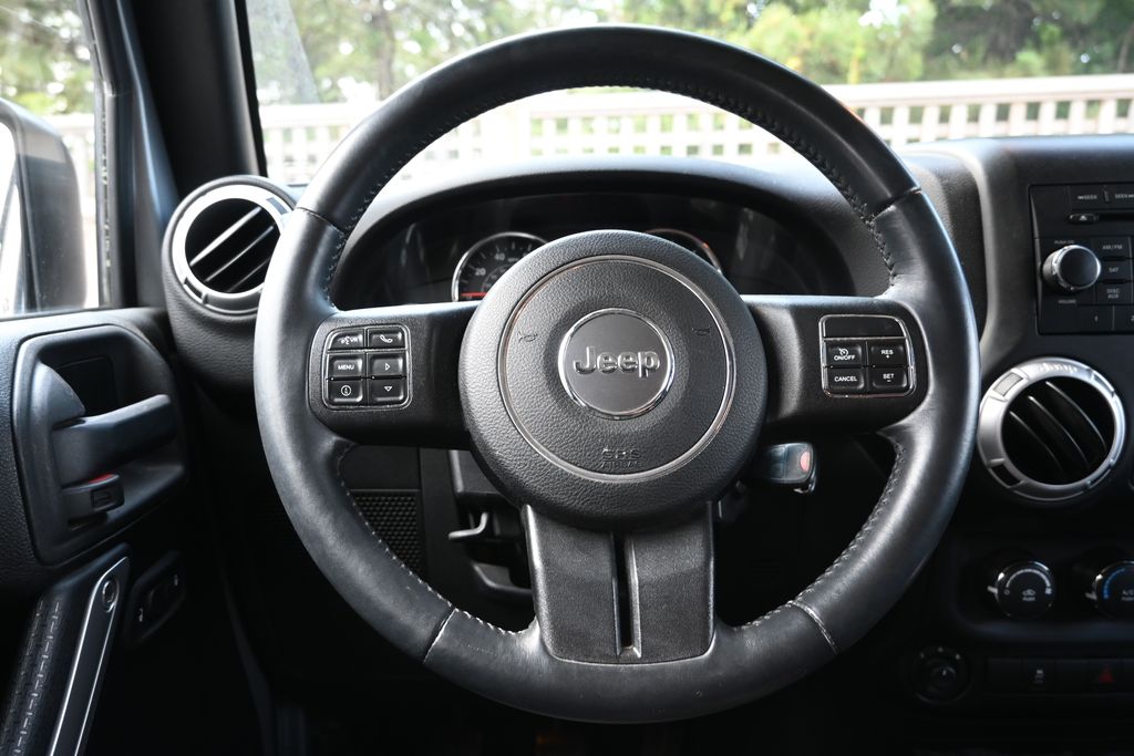 Thumbnail: 2015 Jeep Wrangler - 12