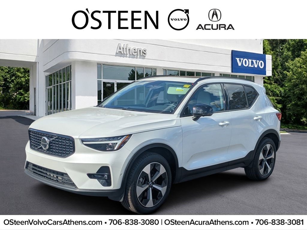 2025 Volvo XC40 B5 Plus Dark Theme AWD