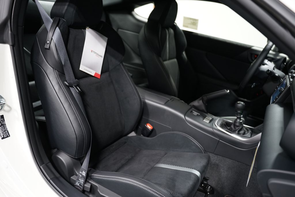 2025 Toyota GR86 Premium 26