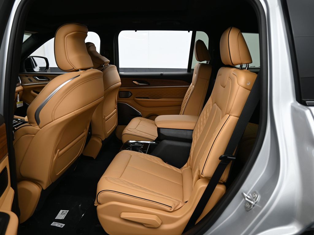 New 2025 Silver Zynith Jeep Summit image 35