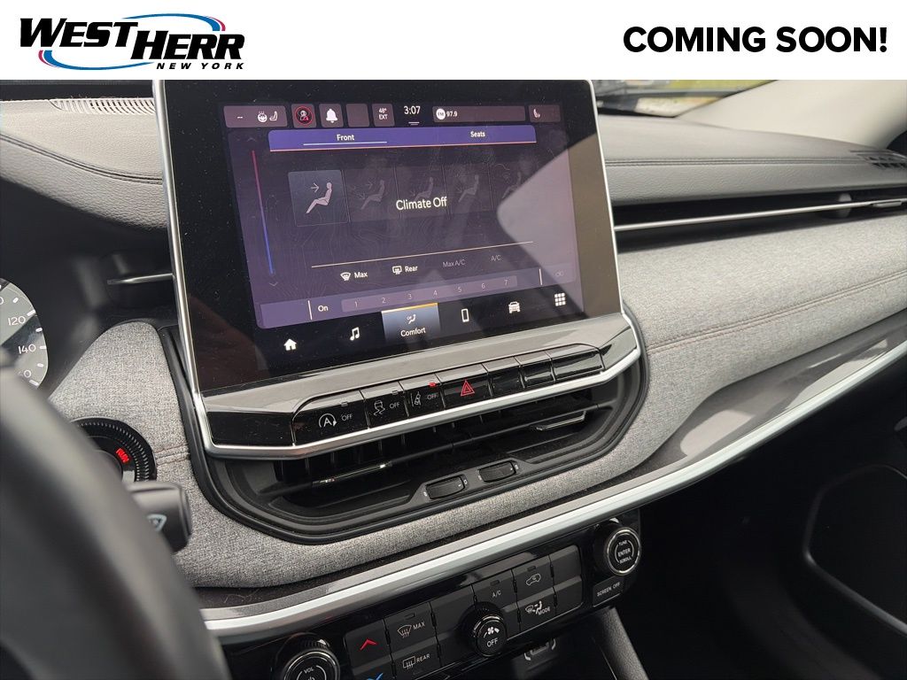 Certified Used 2022 Gray Jeep Latitude Lux image 8