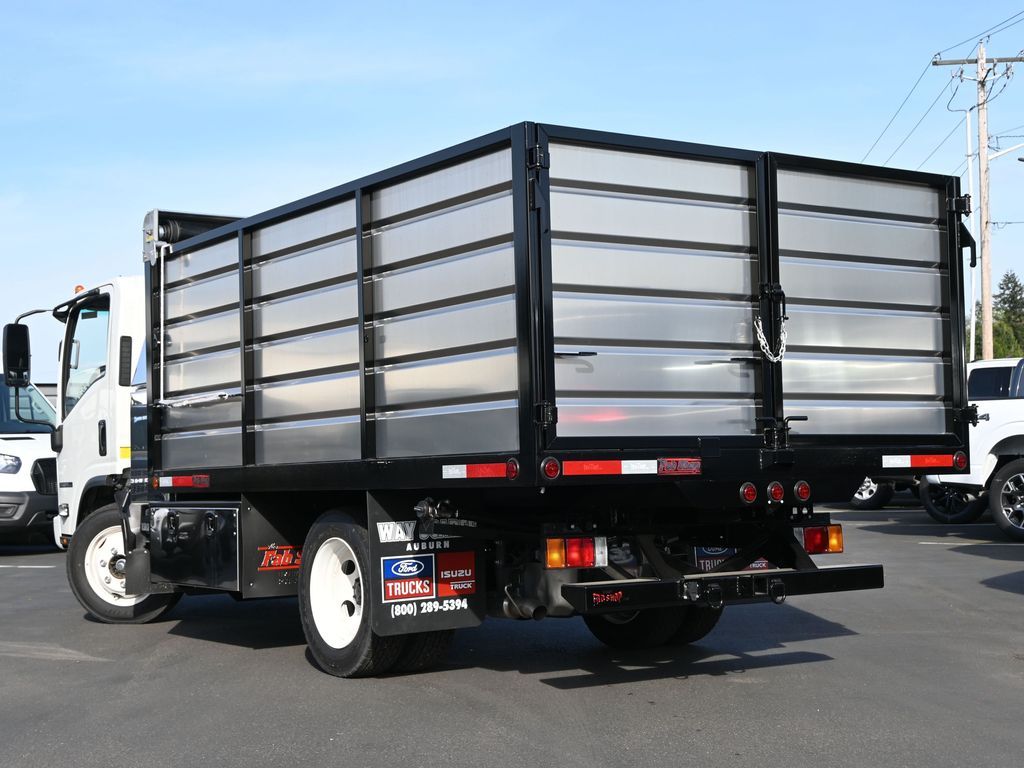 2024 Isuzu NPR HD 