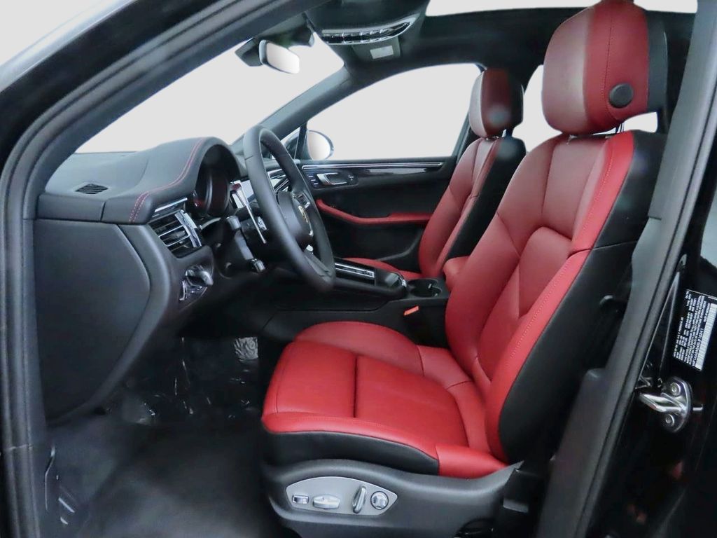 Thumbnail: 2025 Porsche Macan - 5