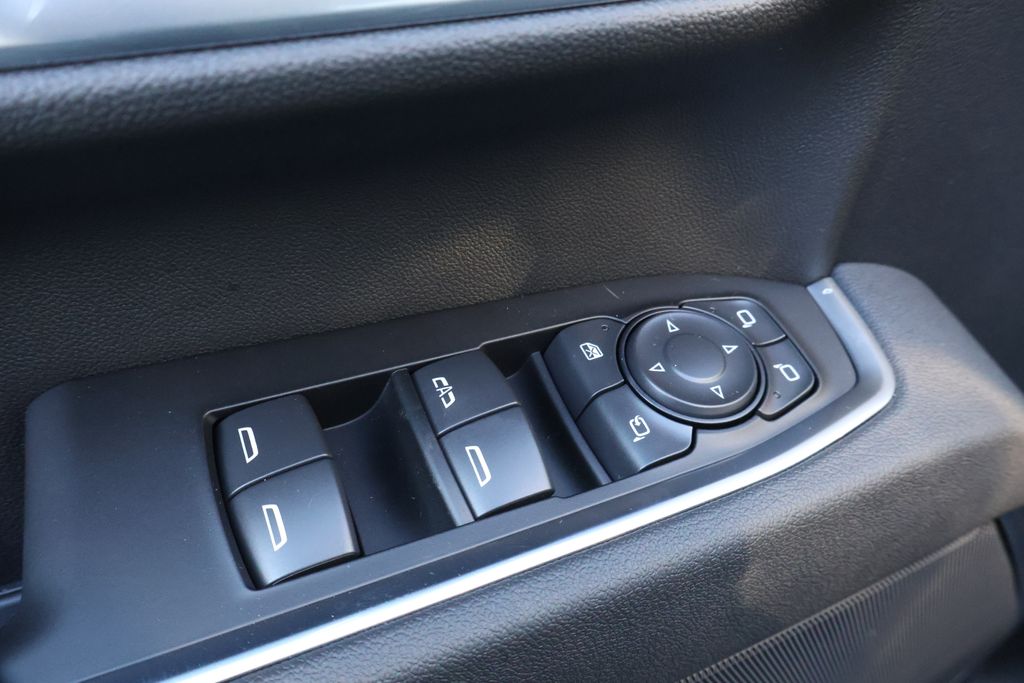 Thumbnail: 2026 Chevrolet Silverado 3500 - 16