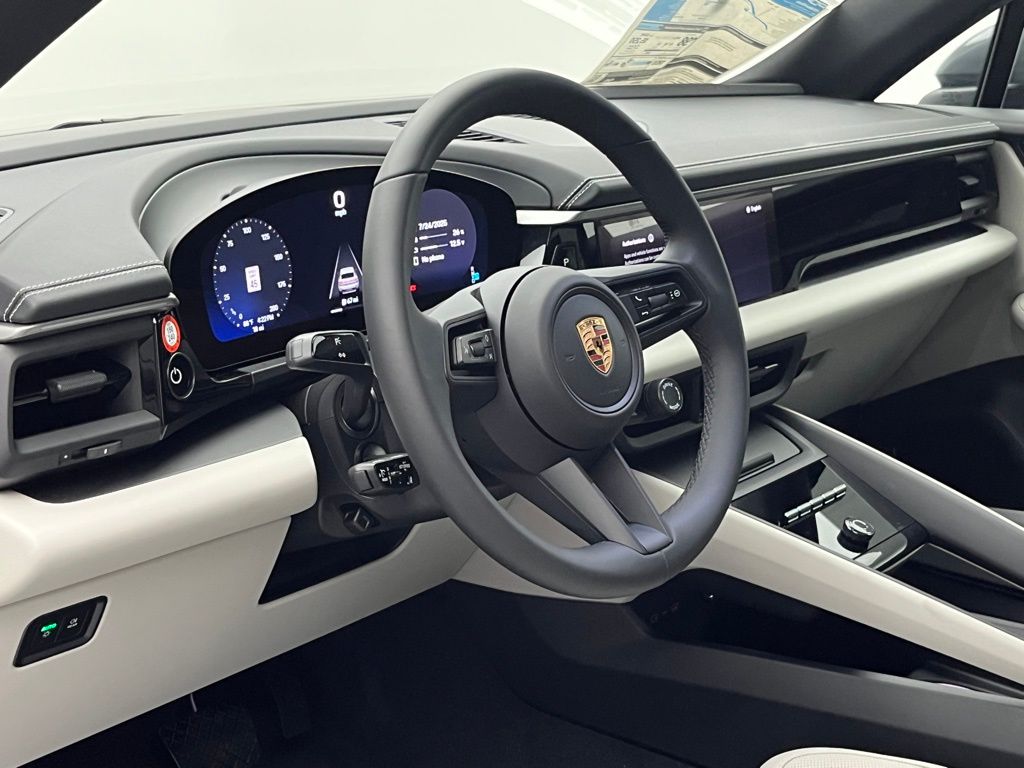 Thumbnail: 2025 Porsche Macan - 4