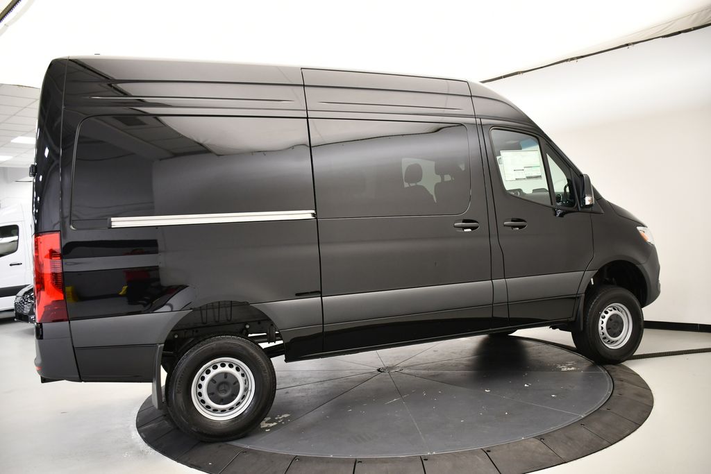 Thumbnail: 2025 Mercedes-Benz Sprinter - 9