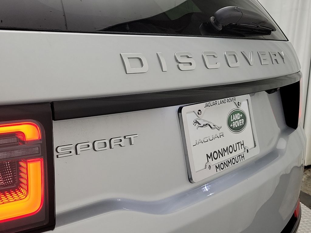 2024 Land Rover Discovery Sport S 18