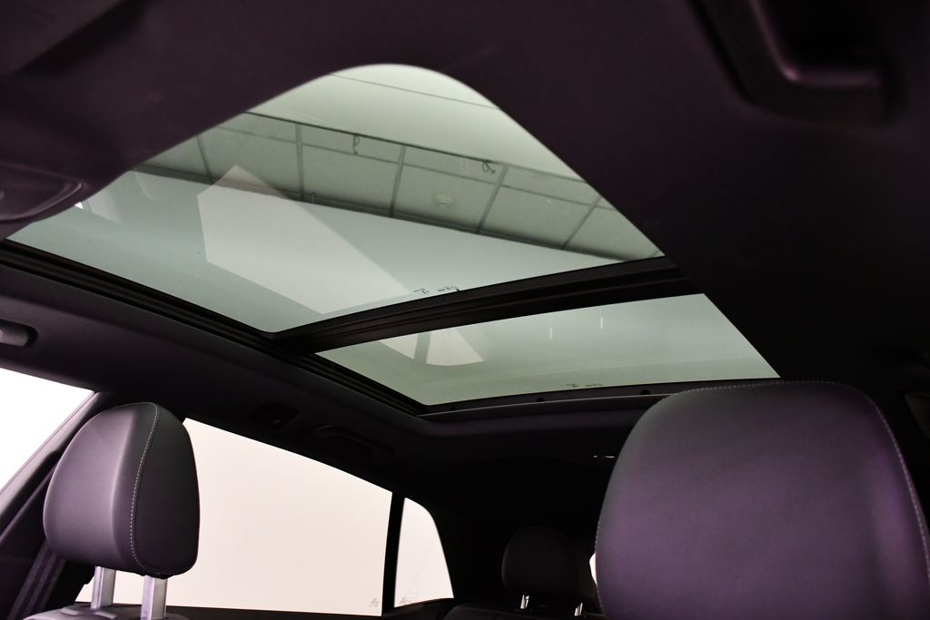 Thumbnail: 2024 Audi Q8 - 16