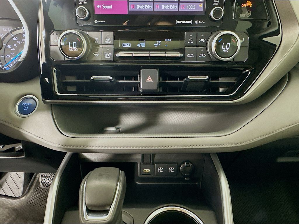 Thumbnail: 2021 Toyota Highlander - 15