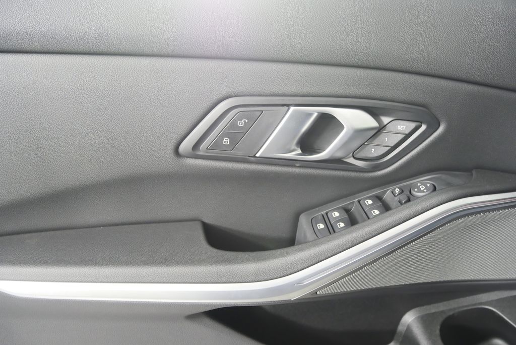 Thumbnail: 2026 BMW 3 Series - 9