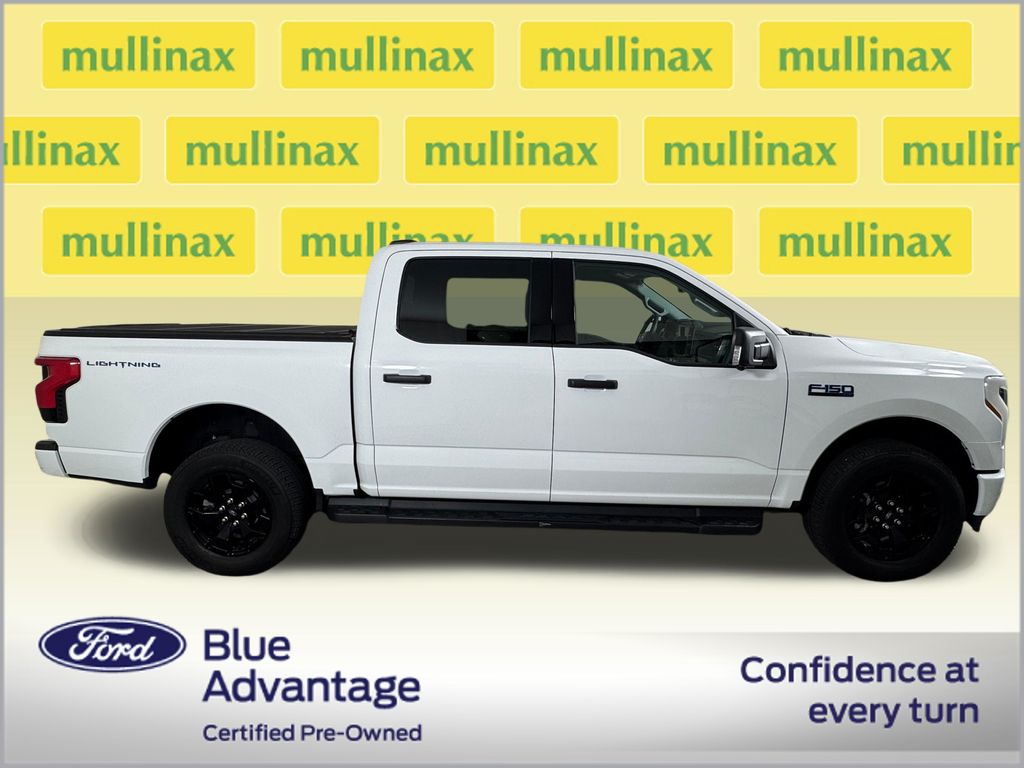 Certified Used 2025 White Ford XLT image 2
