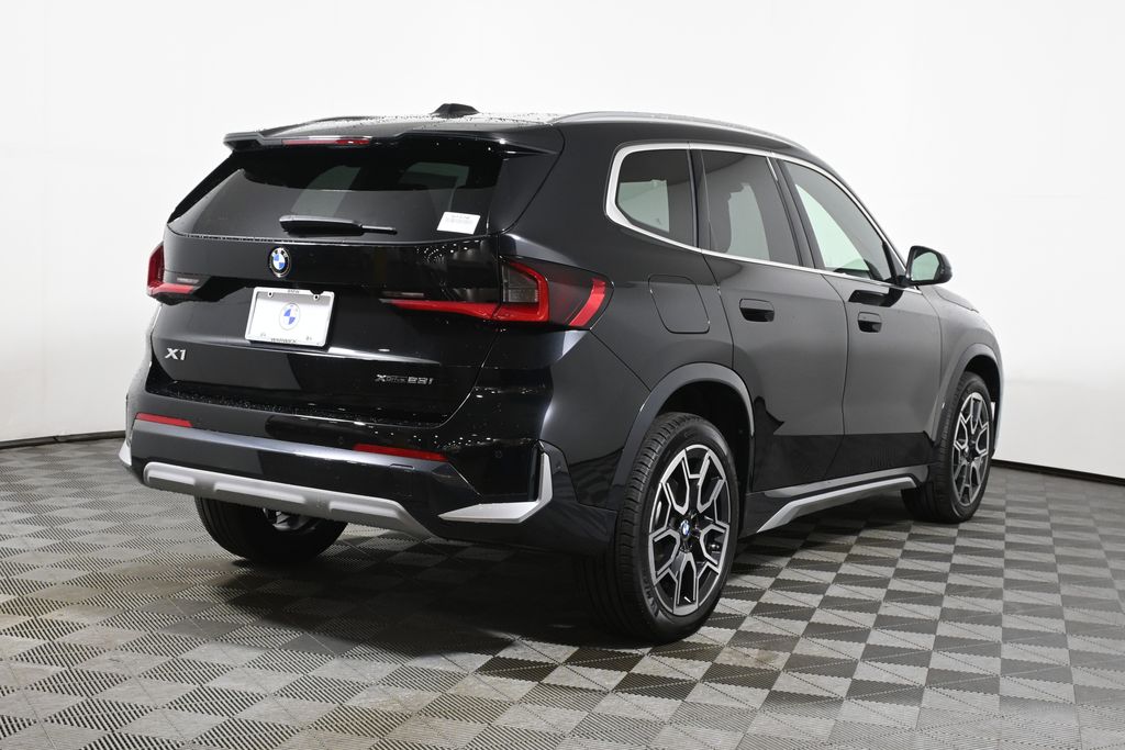 Thumbnail: 2027 BMW X1 - 7
