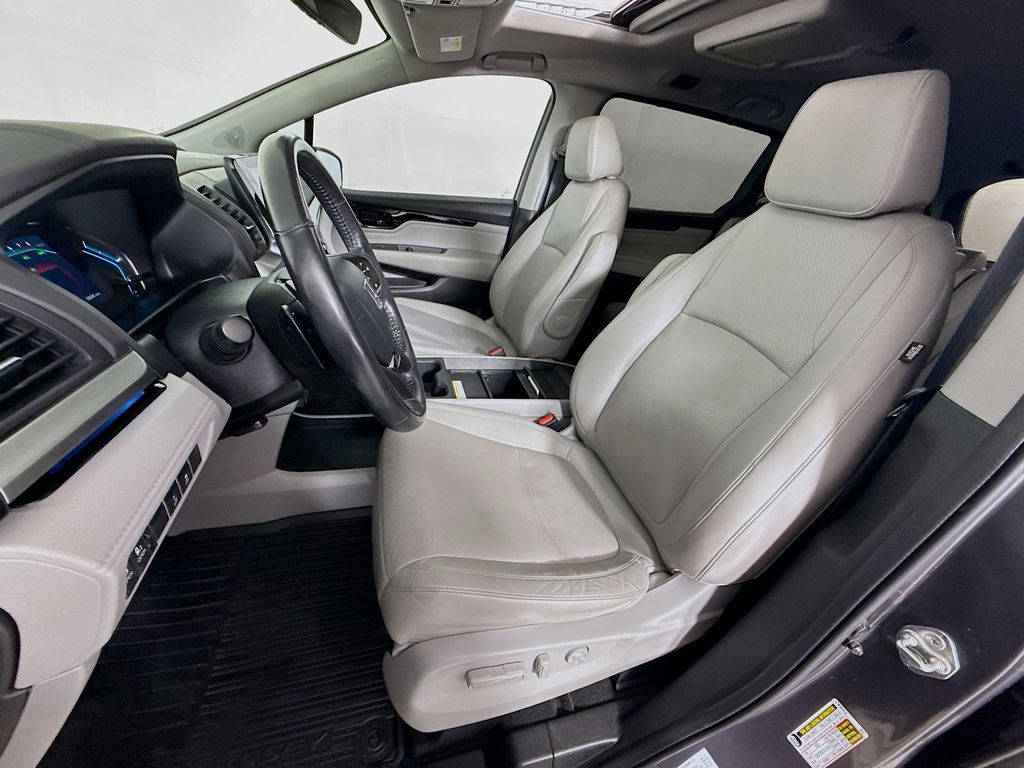 Thumbnail: 2018 Honda Odyssey - 21