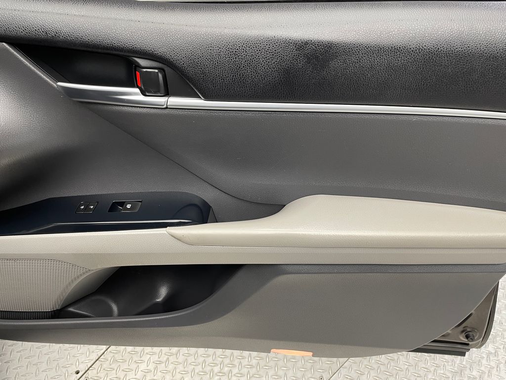 Thumbnail: 2018 Toyota Camry - 15