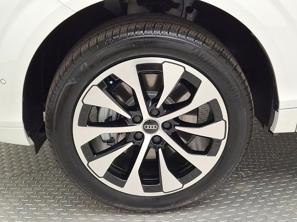 Thumbnail: 2026 Audi Q3 - 5