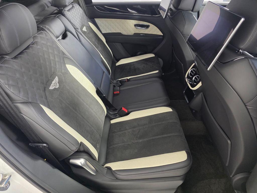 Used 2022 White Bentley  image 27
