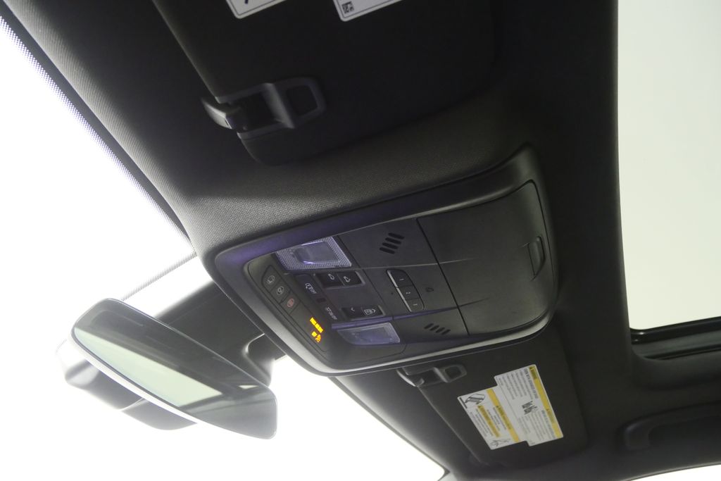 Thumbnail: 2020 Cadillac XT4 - 19