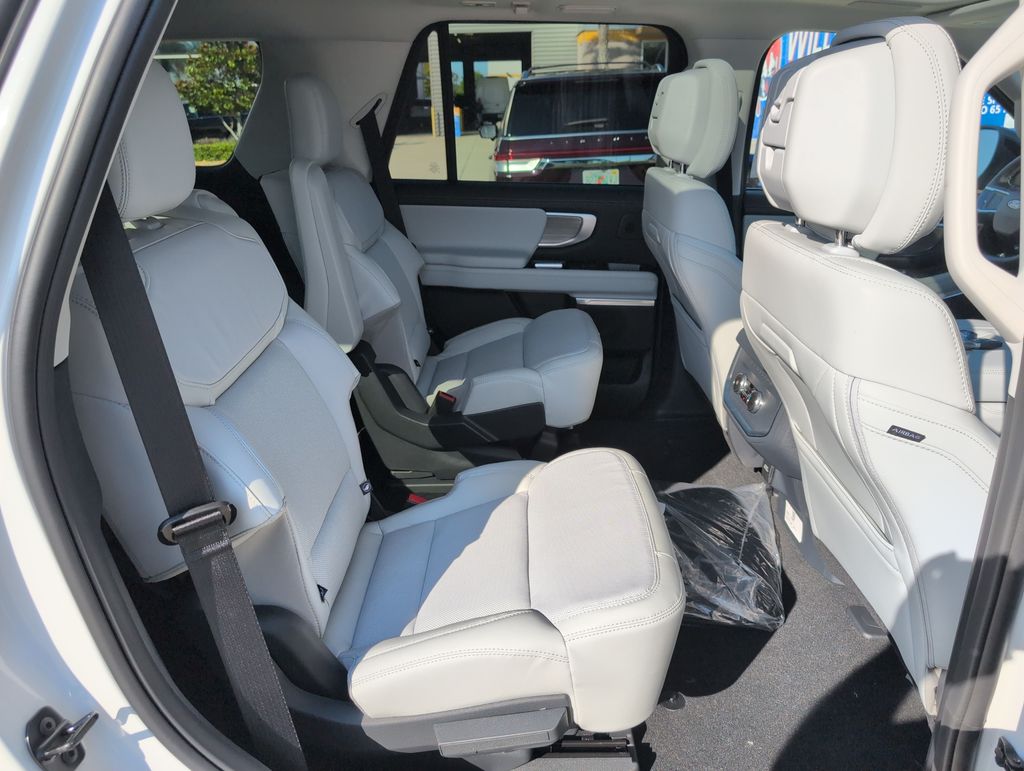 New 2027 White Ford Platinum image 16