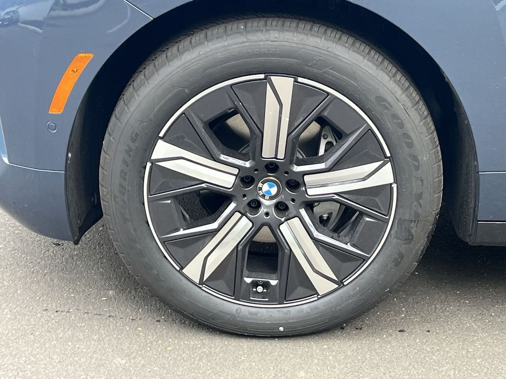 Thumbnail: 2026 BMW iX - 10