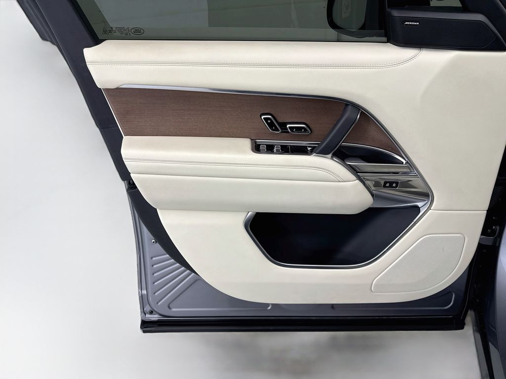 Thumbnail: 2023 Land Rover Range Rover - 23