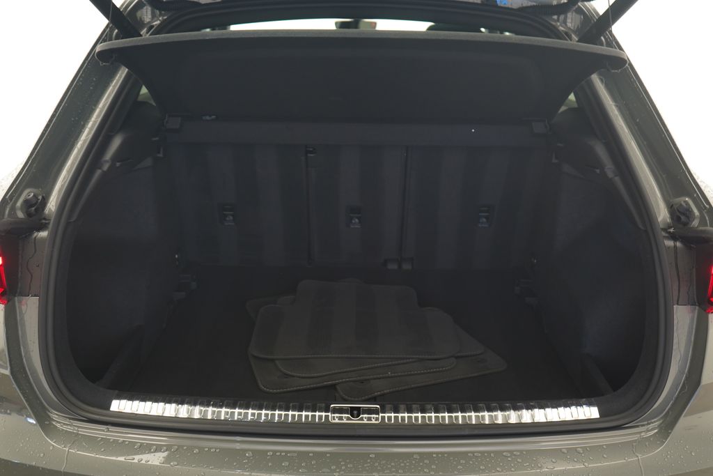 Thumbnail: 2023 Audi Q3 - 12