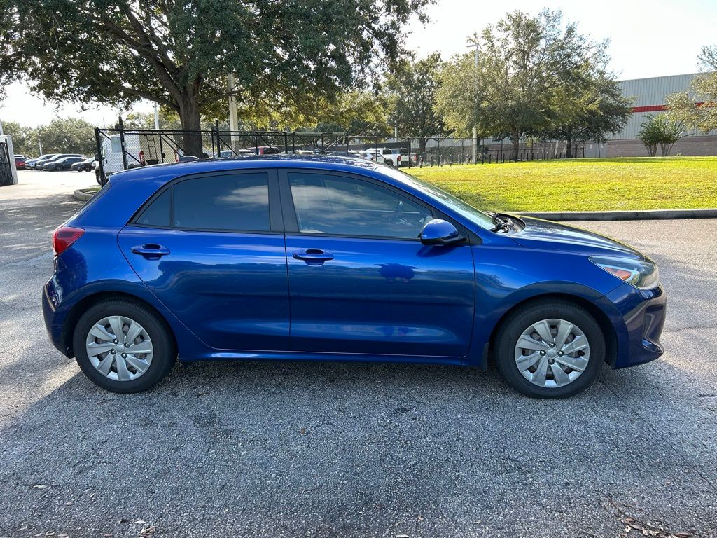 Thumbnail: 2020 Kia Rio - 6