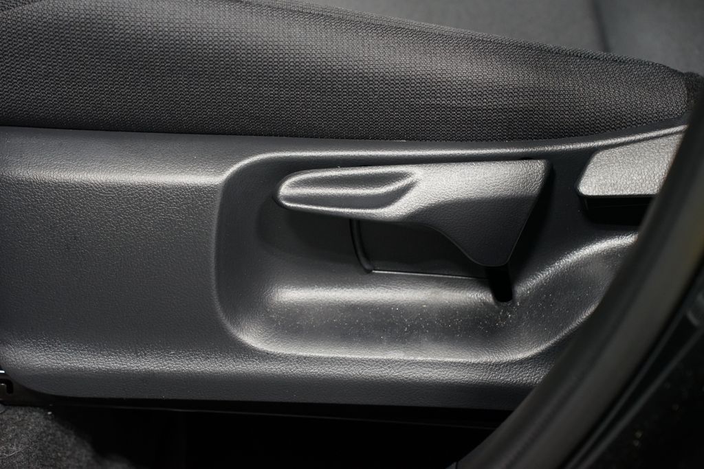 Thumbnail: 2025 Toyota Corolla Cross - 32