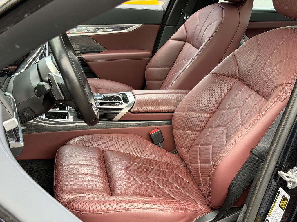 Thumbnail: 2023 BMW 7 Series - 23