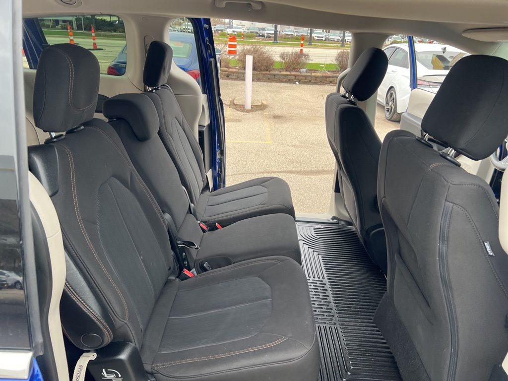 2020 Chrysler Pacifica Touring photo