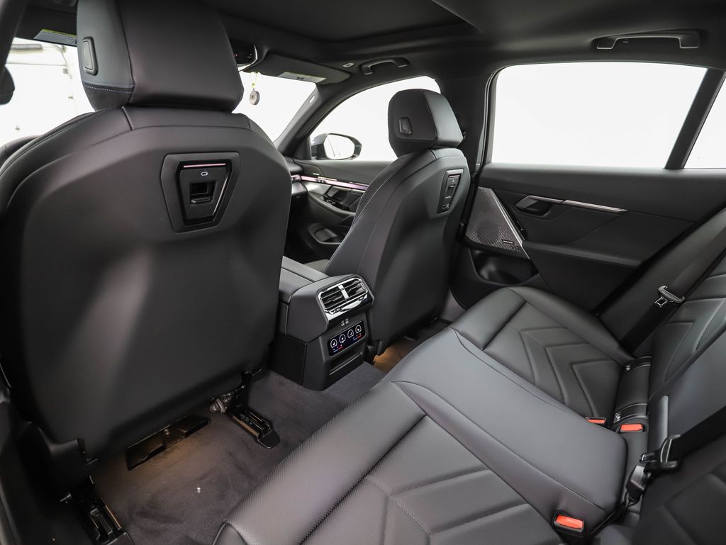 Thumbnail: 2026 BMW i5 - 22