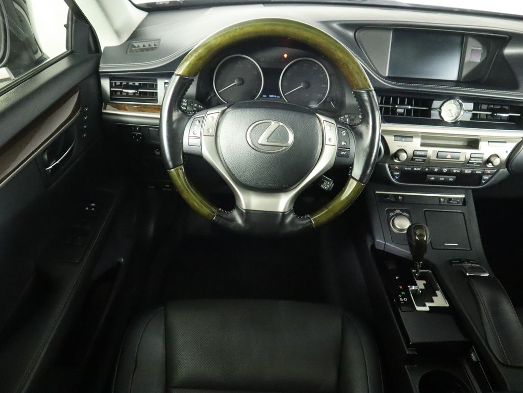 Thumbnail: 2015 Lexus ES - 10