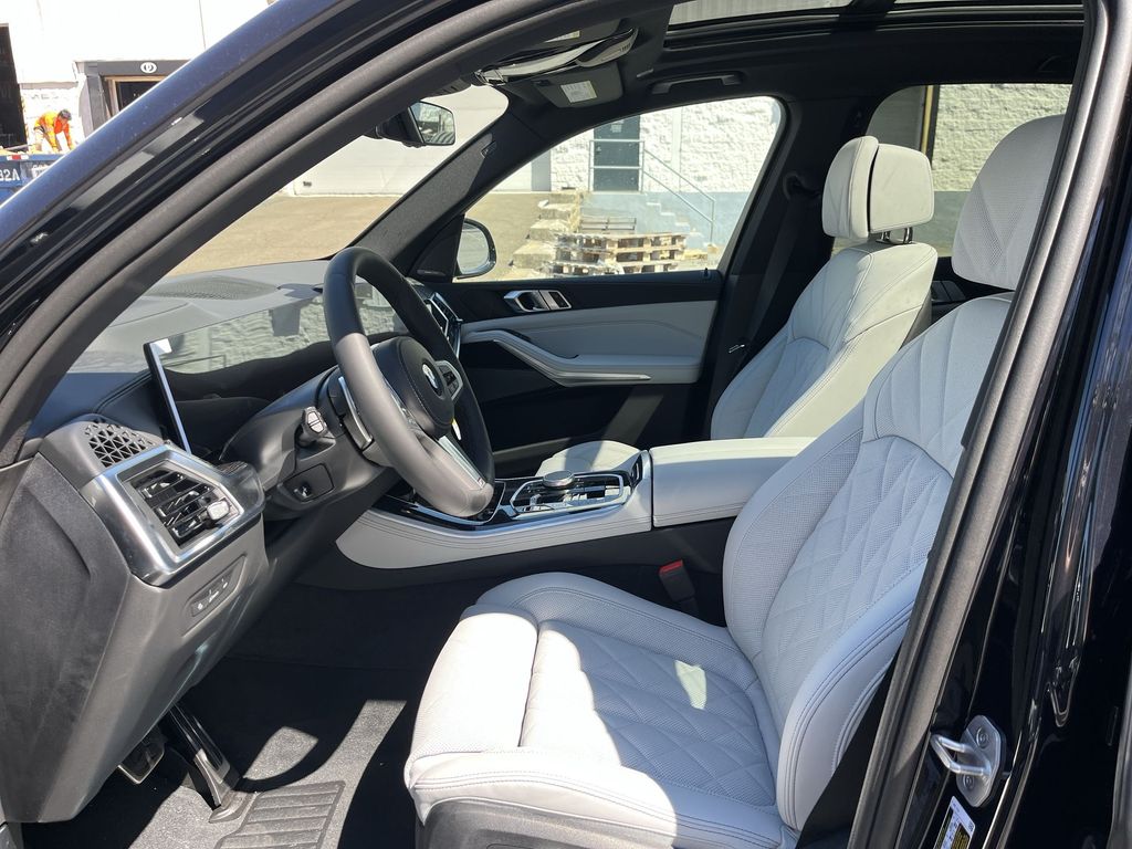 Thumbnail: 2026 BMW X5 - 11