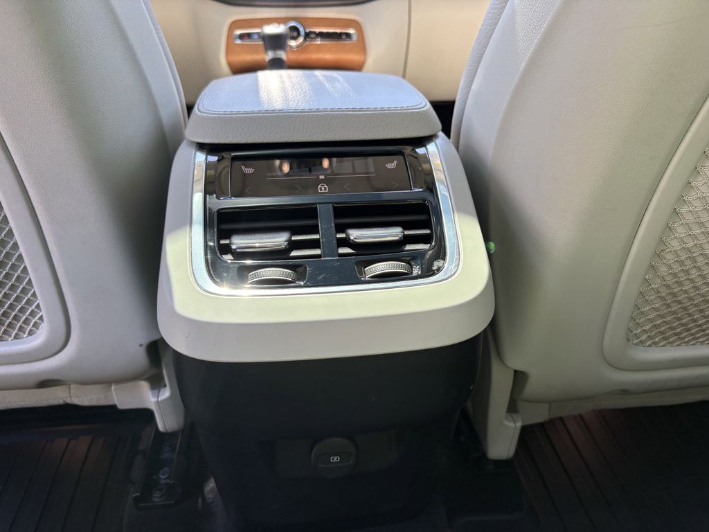 Used 2022 Denim Blue Metallic Volvo T6 Momentum image 26