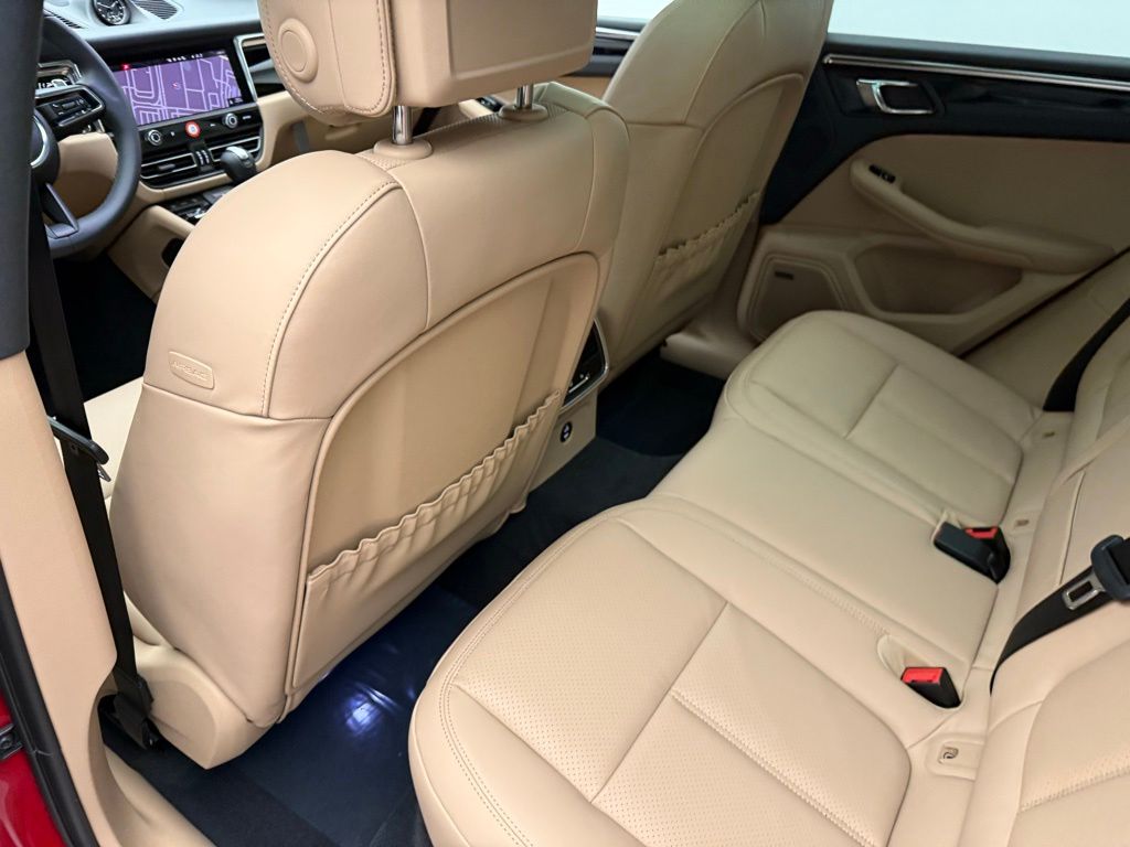 Thumbnail: 2026 Porsche Macan - 24