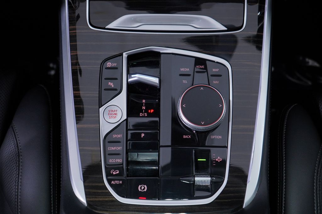 Thumbnail: 2024 BMW X7 - 15