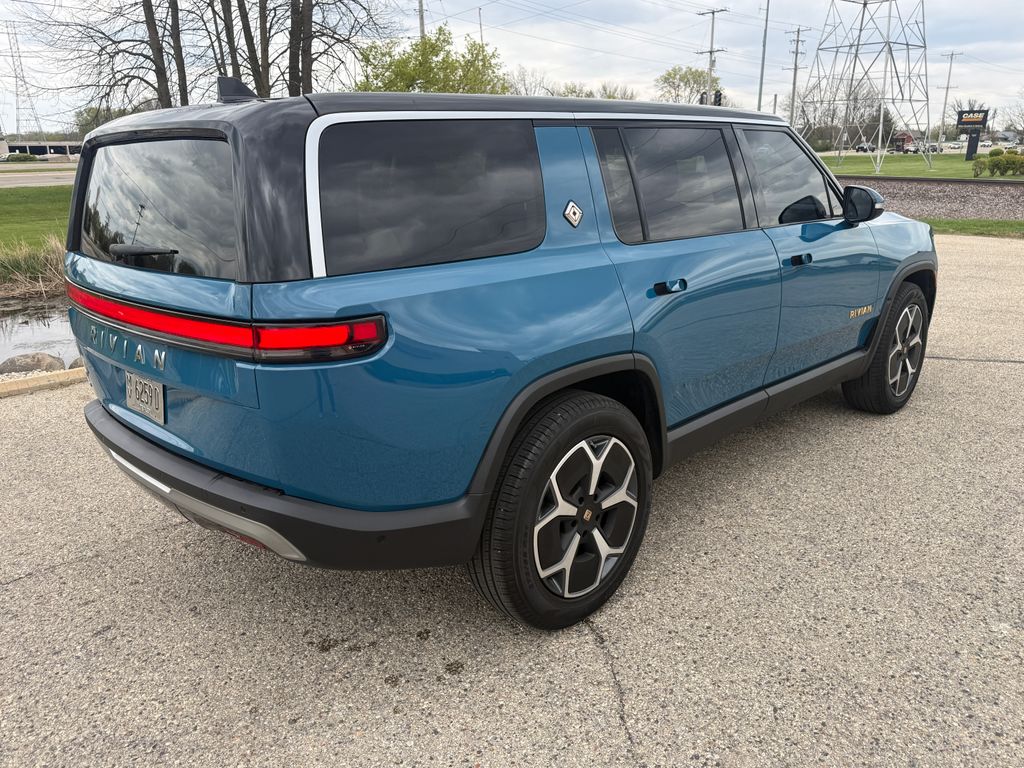 Rivian R1S
