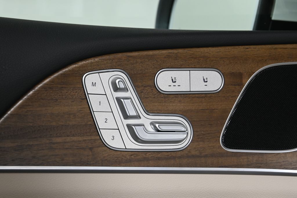 Thumbnail: 2025 Mercedes-Benz GLE - 31