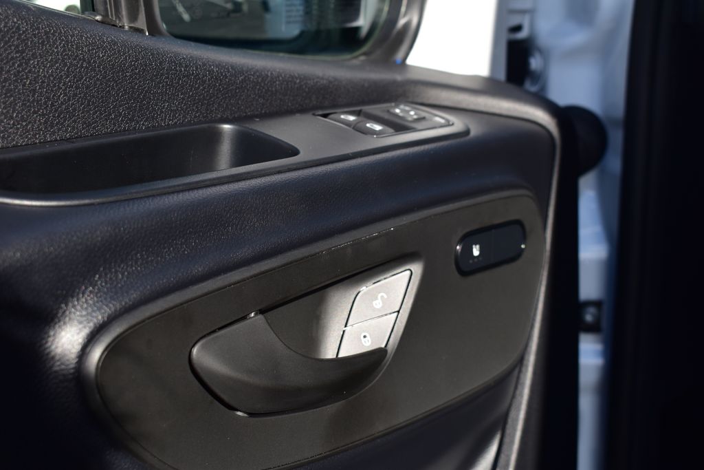 Thumbnail: 2025 Mercedes-Benz Sprinter - 11