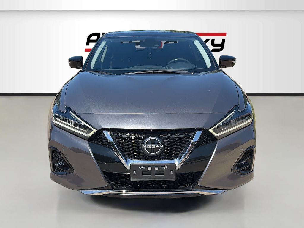 Used 2023 Gray Nissan Platinum image 2