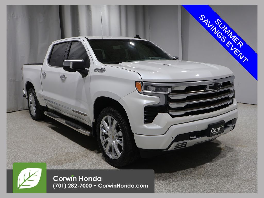 White (Iridescent Pearl Tricoat) 2022 Chevrolet Silverado 1500 Pickup Truck Four-Wheel Drive Automatic