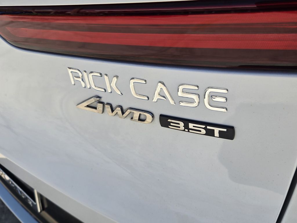 2022 Genesis Gv70 - $35,698