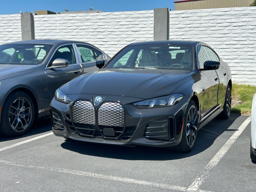 Thumbnail: 2025 BMW i4 - 2