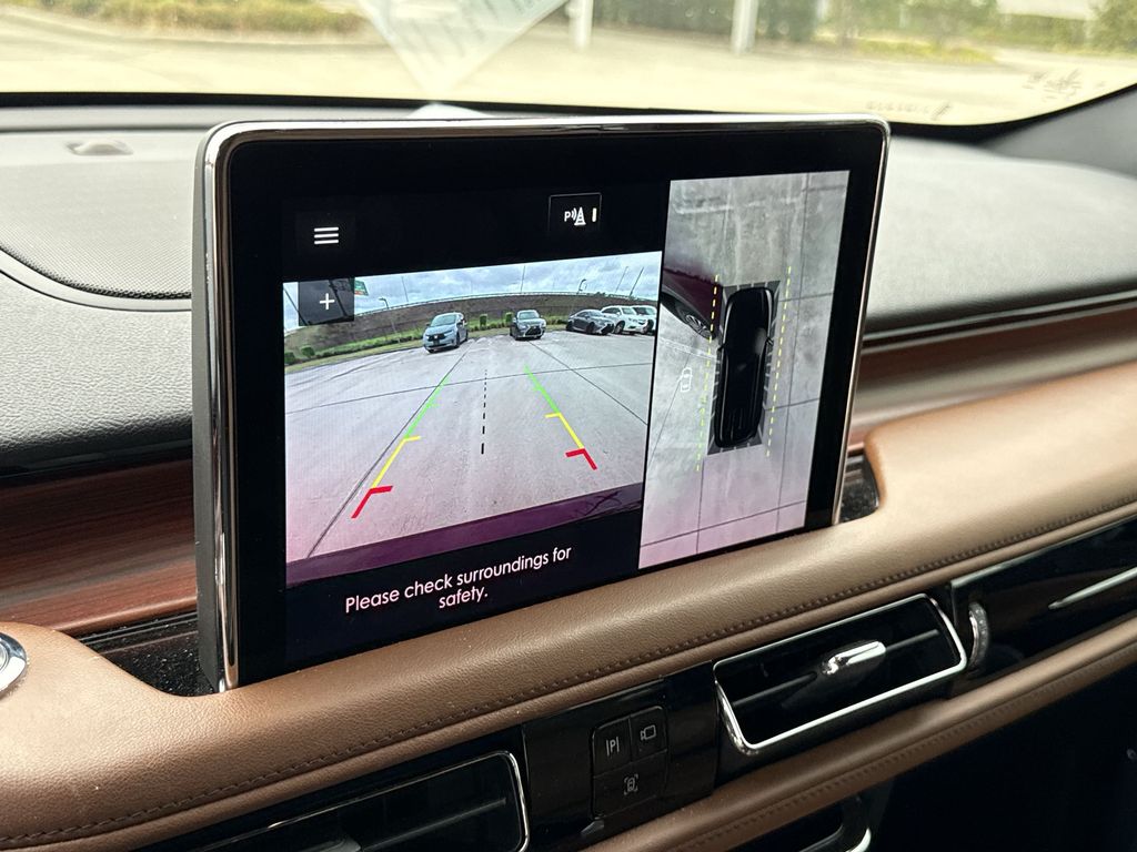 Thumbnail: 2022 Lincoln Aviator - 24