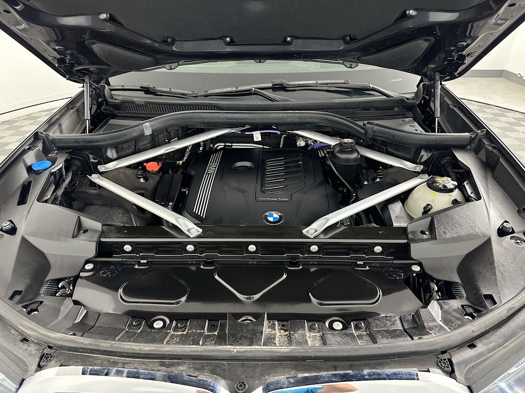 Thumbnail: 2021 BMW X7 - 32