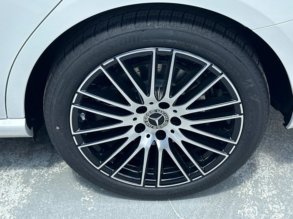 Thumbnail: 2025 Mercedes-Benz C-Class - 6