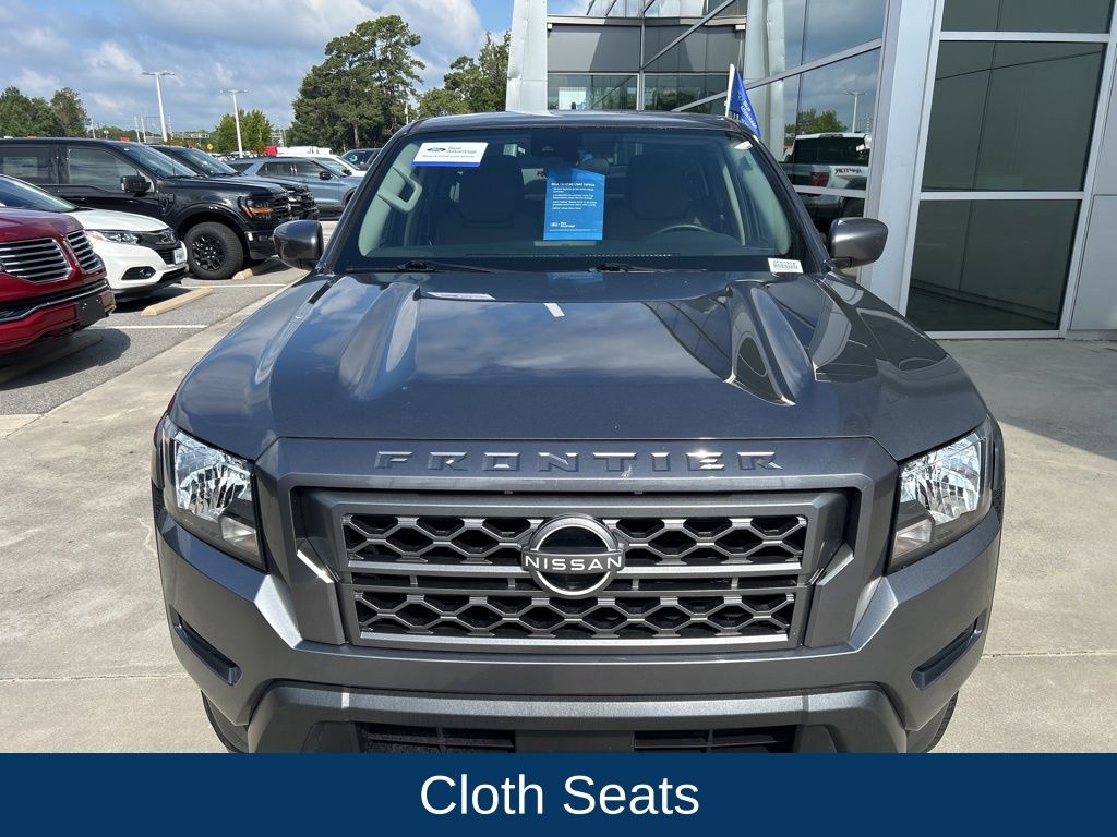 2023 Nissan Frontier SV