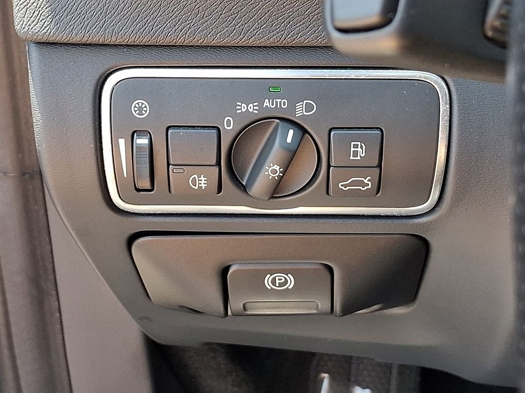 Thumbnail: 2016 Volvo V60 - 24