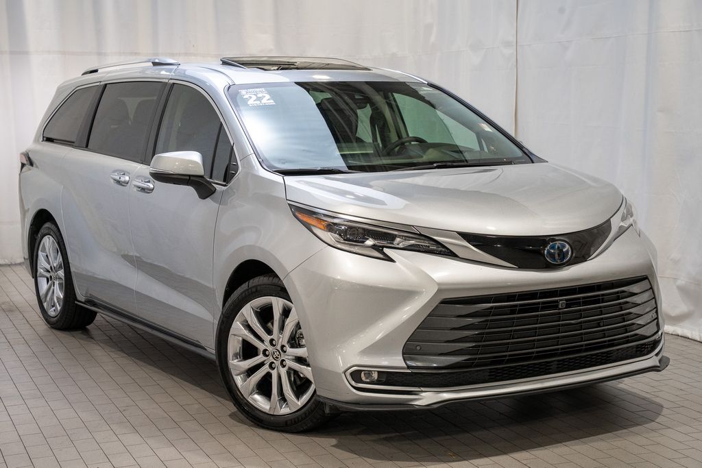 2022 Toyota Sienna Platinum 7-Passenger FWD