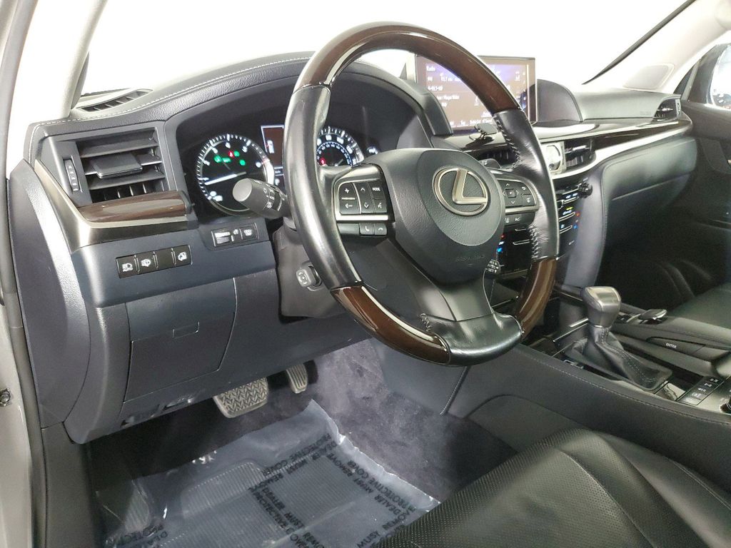 2018 Lexus LX 570 24