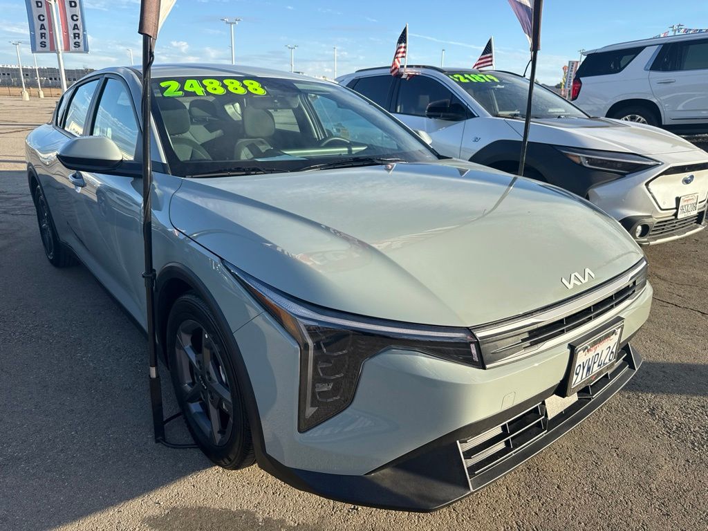 2026 Kia K4 LXS